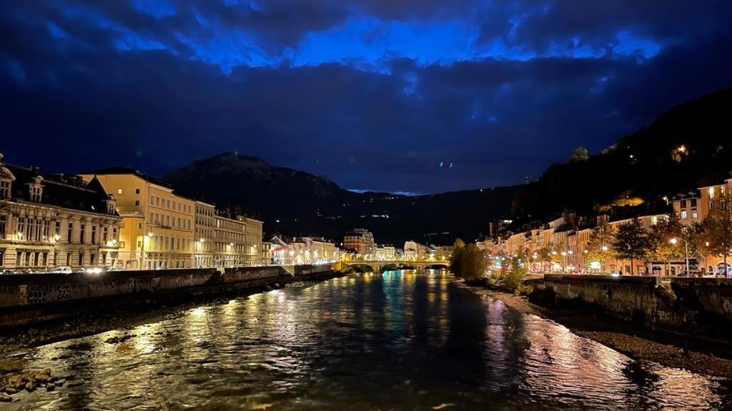 Cosy And Calm In Grenoble City Heart With Free And Large Parking Q-Park Chavant Zewnętrze zdjęcie